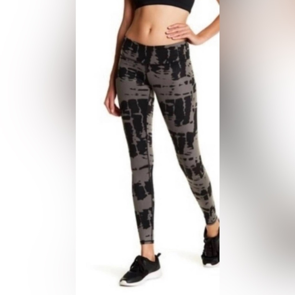 Alo Yoga Airbrush Tie Dye Black & Gray Leggings Size Medium Yoga Gym Athlesiure